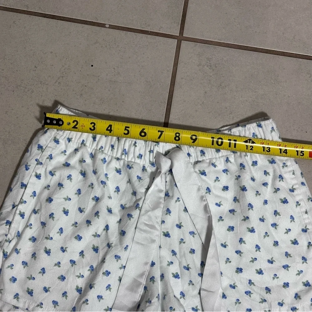Hollister Women Elastic Waist Sleep Pajama Shorts White Floral size‎ S